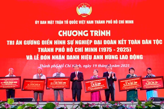 Ủy ban MTTQ Việt Nam TP.HCM đón nhận danh hiệu Anh hùng Lao động Ủy ban MTTQ Việt Nam TP.HCM đón nhận danh hiệu Anh hùng Lao động