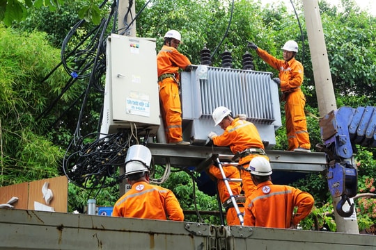 Ngành điện TP.HCM tăng cường đảm bảo an toàn điện trong mùa mưa bão