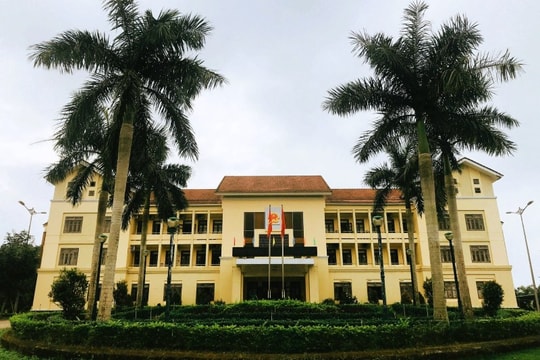 Quảng Nam đề xuất sử dụng trụ sở dôi dư làm nhà công vụ cho giáo viên vùng cao Quảng Nam đề xuất sử dụng trụ sở dôi dư làm nhà công vụ cho giáo viên vùng cao