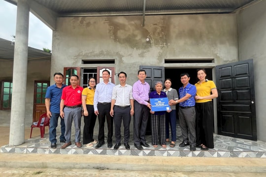 Bão qua đi, mái ấm ở lại Bão qua đi, mái ấm ở lại