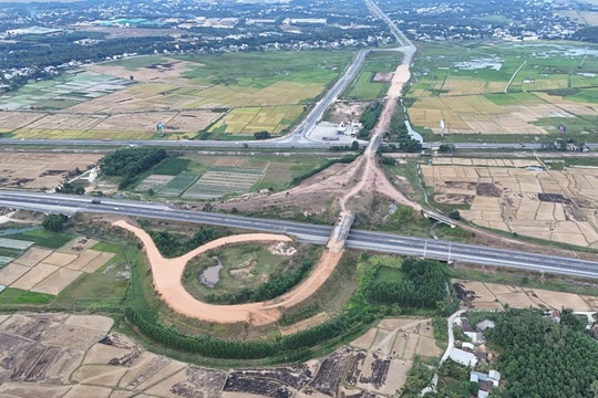Khởi công hoàn thiện nút giao Trì Bình - Dung Quất trên cao tốc Đà Nẵng - Quảng Ngãi Khởi công hoàn thiện nút giao Trì Bình - Dung Quất trên cao tốc Đà Nẵng - Quảng Ngãi