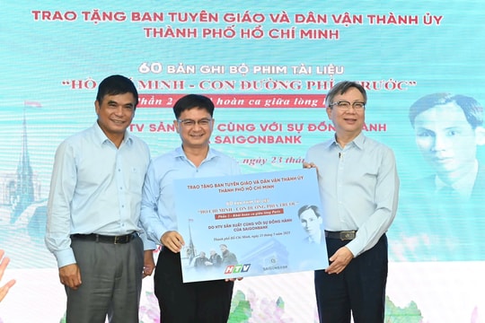 TP.HCM tiếp nhận bản ghi phần 2 bộ phim tài liệu “Hồ Chí Minh - Con đường phía trước” TP.HCM tiếp nhận bản ghi phần 2 bộ phim tài liệu “Hồ Chí Minh - Con đường phía trước”