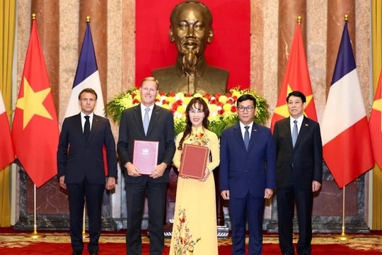 Bản tin sáng 27/5: Việt Nam - Pháp ký 14 văn kiện hợp tác chiến lược, mở rộng sang lĩnh vực hạt nhân, vệ tinh và hàng không