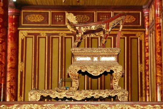 Huế đề xuất thành lập hội đồng khoa học nhằm tu sửa ngai vàng triều Nguyễn bị hư hỏng