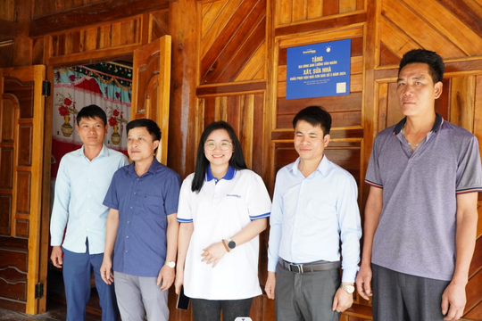 Chung tay tái thiết cuộc sống