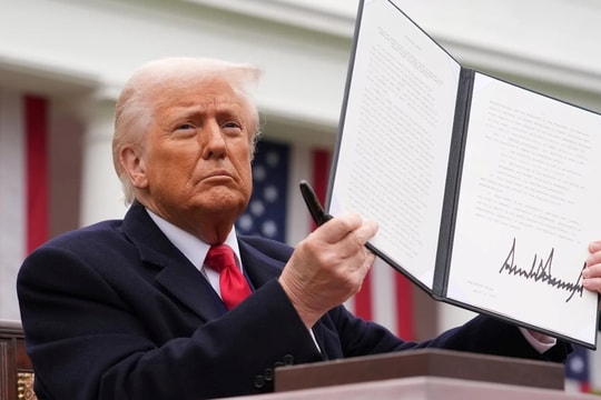 Chính quyền ông Trump cân nhắc áp thuế tạm thời 15% trong vòng 150 ngày