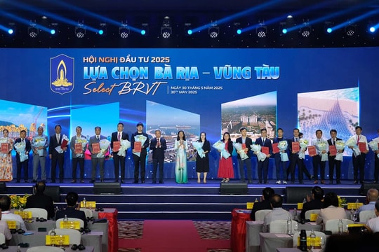 Bà Rịa - Vũng Tàu trao chứng nhận đầu tư, tăng vốn và mở rộng dự án cho 53 doanh nghiệp tại Hội nghị Đầu tư 2025 Bà Rịa - Vũng Tàu trao chứng nhận đầu tư, tăng vốn và mở rộng dự án cho 53 doanh nghiệp tại Hội nghị Đầu tư 2025