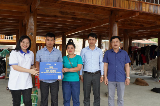 Bếp lửa hồng trong nhà mới Bếp lửa hồng trong nhà mới