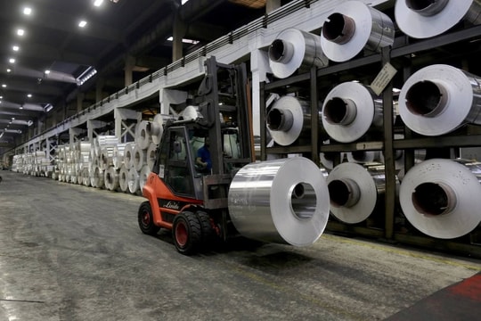 Giá nhôm, thép tăng vọt sau tuyên bố tăng thuế của ông Trump