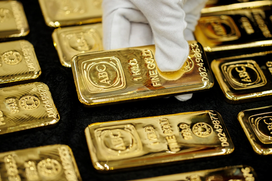 Giá vàng giảm do đồng USD phục hồi, quỹ SPDR Gold Trust tiếp tục tăng cường tích trữ Giá vàng giảm do đồng USD phục hồi, quỹ SPDR Gold Trust tiếp tục tăng cường tích trữ