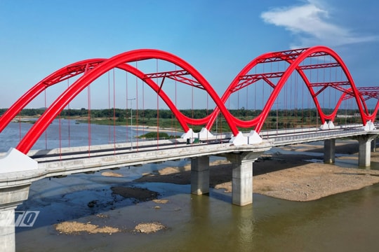 Cầu vòm thép đầu tiên tại Quảng Ngãi sắp đưa vào vận hành