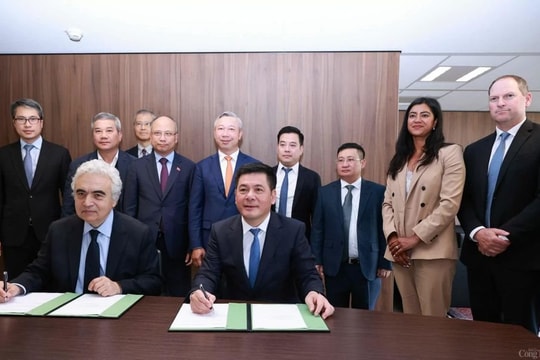 Bản tin trưa 5/6: Bộ trưởng Nguyễn Hồng Diên làm việc với Giám đốc Cơ quan Năng lượng quốc tế (IEA) Bản tin trưa 5/6: Bộ trưởng Nguyễn Hồng Diên làm việc với Giám đốc Cơ quan Năng lượng quốc tế (IEA)