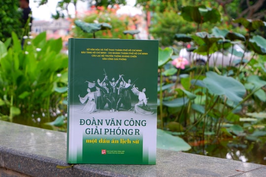 Ra mắt sách "Đoàn Văn công Giải phóng R - một dấu ấn lịch sử"