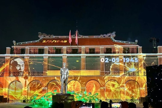 “Hành trình thế kỷ” - Bản hùng ca nghệ thuật tri ân Chủ tịch Hồ Chí Minh tại TP.HCM “Hành trình thế kỷ” - Bản hùng ca nghệ thuật tri ân Chủ tịch Hồ Chí Minh tại TP.HCM