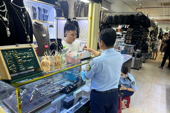 TP.HCM tăng cường kiểm tra, xử lý hàng giả và mỹ phẩm không rõ nguồn gốc TP.HCM tăng cường kiểm tra, xử lý hàng giả và mỹ phẩm không rõ nguồn gốc