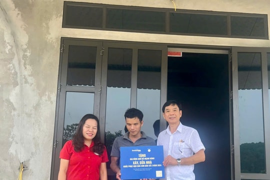 Mái nhà mới là điểm tựa cuộc đời Mái nhà mới là điểm tựa cuộc đời