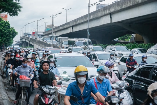 Bản tin chiều 8/8: Số doanh nghiệp thành lập mới và quay lại hoạt động tăng gần 23%; TP.HCM đề xuất hạn chế xe xăng dầu không đạt chuẩn khí thải vào trung tâm Bản tin chiều 8/8: Số doanh nghiệp thành lập mới và quay lại hoạt động tăng gần 23%; TP.HCM đề xuất hạn chế xe xăng dầu không đạt chuẩn khí thải vào trung tâm
