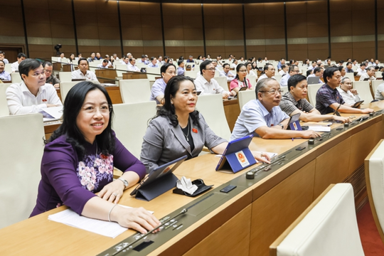 Bản tin trưa 12/6: Quốc hội thông qua nghị quyết sắp xếp đơn vị hành chính cấp tỉnh năm 2025