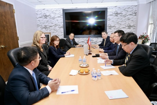 Bộ trưởng Nguyễn Hồng Diên làm việc với lãnh đạo Tập đoàn Nike và Walmart