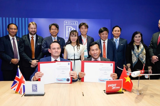 Bản tin chiều 17/6: Vietjet ký đơn hàng mới 40 động cơ Trent 7000 với Rolls-Royce Bản tin chiều 17/6: Vietjet ký đơn hàng mới 40 động cơ Trent 7000 với Rolls-Royce