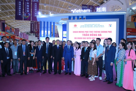 Phó Thủ tướng Trần Hồng Hà tham dự sự kiện thương mại tại Côn Minh