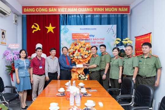 Công an TP.HCM thăm Tạp chí Doanh Nhân Sài Gòn nhân kỷ niệm 100 năm Ngày Báo chí Cách mạng Việt Nam Công an TP.HCM thăm Tạp chí Doanh Nhân Sài Gòn nhân kỷ niệm 100 năm Ngày Báo chí Cách mạng Việt Nam