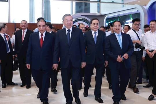 Khơi nguồn khát vọng mới từ hành trình 100 năm Báo chí Cách mạng Việt Nam Khơi nguồn khát vọng mới từ hành trình 100 năm Báo chí Cách mạng Việt Nam