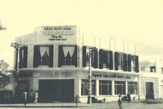 Đoàn Đức Ban: Người đưa nước mắm Việt bước lên bàn tiệc Âu châu (Kỳ 1) Đoàn Đức Ban: Người đưa nước mắm Việt bước lên bàn tiệc Âu châu (Kỳ 1)