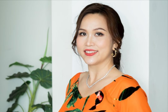 Chị Nguyễn Thị Hồng Phượng - Chủ tịch HĐQT kiêm Tổng giám đốc Công ty CP Ngôi Nhà Vũ Trụ: Fiore Farm là lời cảm ơn về đất và người Bình Thuận Chị Nguyễn Thị Hồng Phượng - Chủ tịch HĐQT kiêm Tổng giám đốc Công ty CP Ngôi Nhà Vũ Trụ: Fiore Farm là lời cảm ơn về đất và người Bình Thuận