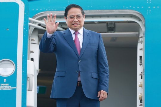 Thủ tướng lên đường dự Hội nghị WEF tại Trung Quốc