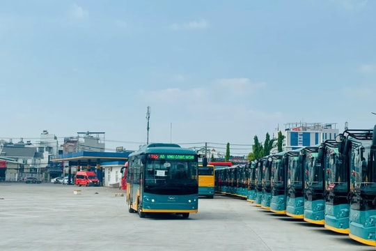 TP.HCM chuẩn bị triển khai 37 tuyến xe buýt mới sử dụng phương tiện năng lượng xanh TP.HCM chuẩn bị triển khai 37 tuyến xe buýt mới sử dụng phương tiện năng lượng xanh