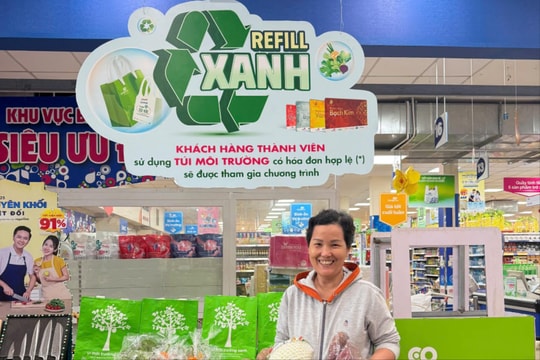 Co.opmart tặng rau củ sạch cho khách hàng mang túi môi trường