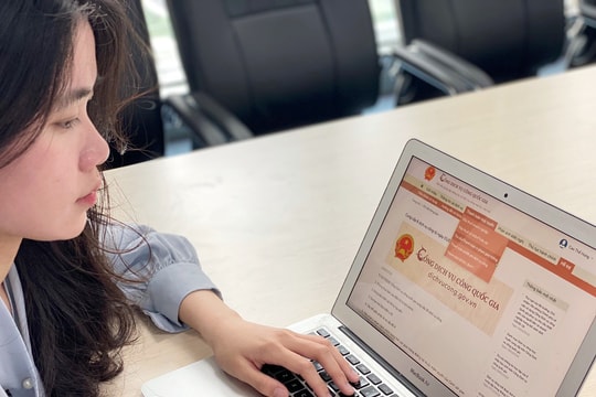 Từ 18 giờ ngày 27/6, cổng dịch vụ công quốc gia chính thức trở thành điểm “một cửa số” tập trung, duy nhất Từ 18 giờ ngày 27/6, cổng dịch vụ công quốc gia chính thức trở thành điểm “một cửa số” tập trung, duy nhất