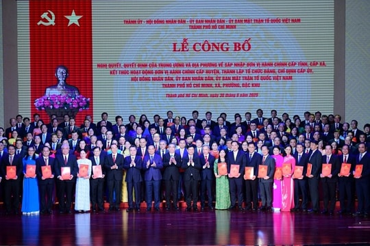 TP.HCM tăng cường 22 cán bộ, công chức lãnh đạo về công tác tại cơ sở