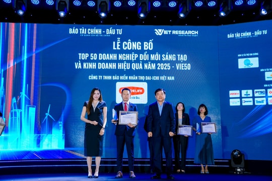 Dai-ichi Life Việt Nam nhận liên tiếp 3 giải thưởng uy tín tại Vietnam Summit 2025 Dai-ichi Life Việt Nam nhận liên tiếp 3 giải thưởng uy tín tại Vietnam Summit 2025