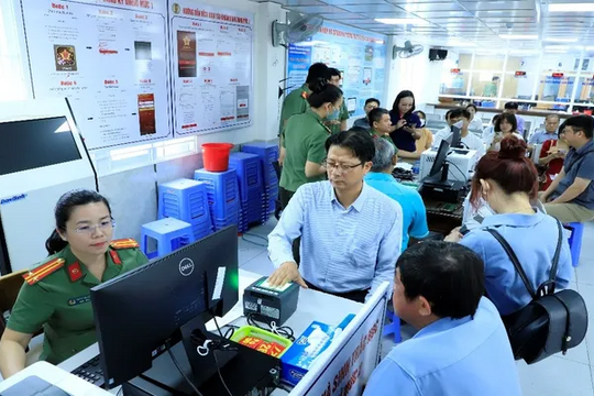 Đồng Nai cấp tài khoản định danh điện tử cho hơn 200 người nước ngoài đang làm việc tại địa phương Đồng Nai cấp tài khoản định danh điện tử cho hơn 200 người nước ngoài đang làm việc tại địa phương