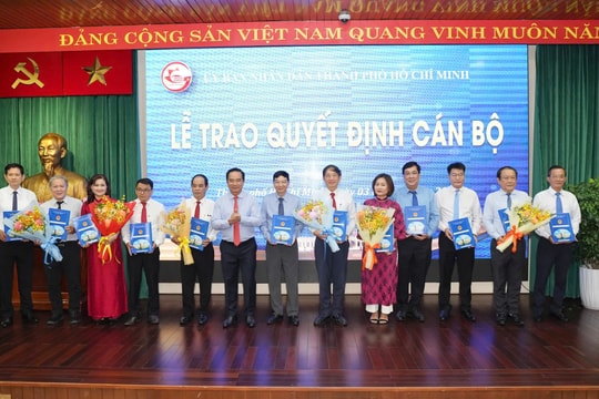 TP.HCM trao quyết định bổ nhiệm lãnh đạo 10 cơ quan báo chí trực thuộc UBND TP.HCM TP.HCM trao quyết định bổ nhiệm lãnh đạo 10 cơ quan báo chí trực thuộc UBND TP.HCM