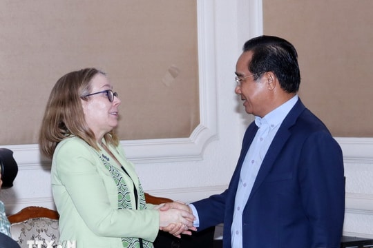 Bản tin trưa 9/7: TP.HCM hợp tác với Tập đoàn Intel đào tạo nhân lực AI và chip bán dẫn