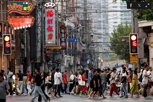 GDP Trung Quốc quý II tăng hơn 5%, bất chấp áp lực nội địa và căng thẳng thương mại GDP Trung Quốc quý II tăng hơn 5%, bất chấp áp lực nội địa và căng thẳng thương mại