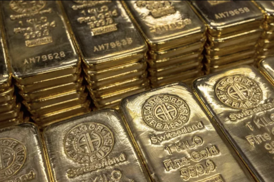 Giá vàng biến động mạnh do lo ngại Chủ tịch Fed bị sa thải, SPDR Gold Trust nối lại mua ròng Giá vàng biến động mạnh do lo ngại Chủ tịch Fed bị sa thải, SPDR Gold Trust nối lại mua ròng