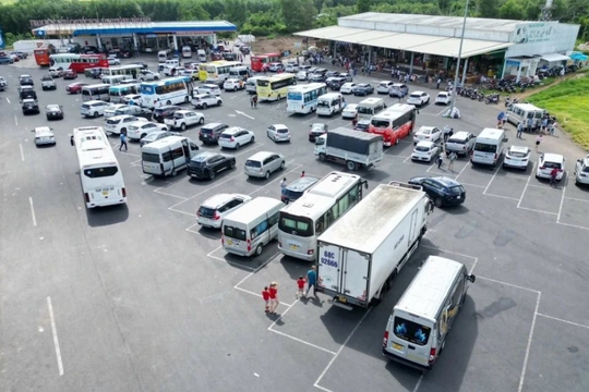 Bộ Xây dựng yêu cầu đẩy nhanh tiến độ hoàn thiện trạm dừng nghỉ và hệ thống điều hành giao thông trên tuyến cao tốc Bắc - Nam Bộ Xây dựng yêu cầu đẩy nhanh tiến độ hoàn thiện trạm dừng nghỉ và hệ thống điều hành giao thông trên tuyến cao tốc Bắc - Nam