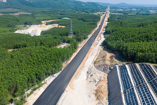 Gấp rút hoàn thiện cao tốc Quy Nhơn - Chí Thạnh, hướng tới mục tiêu thông xe vào tháng 8 Gấp rút hoàn thiện cao tốc Quy Nhơn - Chí Thạnh, hướng tới mục tiêu thông xe vào tháng 8
