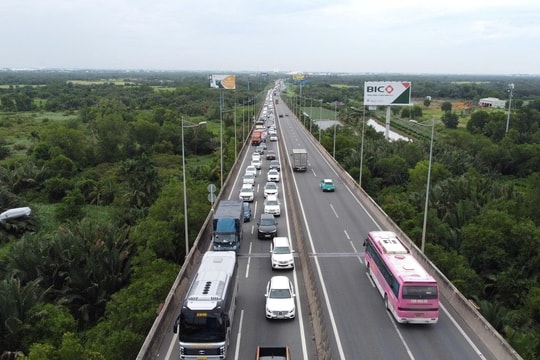 Đẩy nhanh tiến độ sửa chữa khe co giãn cầu Long Thành, dự kiến hoàn thành trước ngày 27/7 Đẩy nhanh tiến độ sửa chữa khe co giãn cầu Long Thành, dự kiến hoàn thành trước ngày 27/7