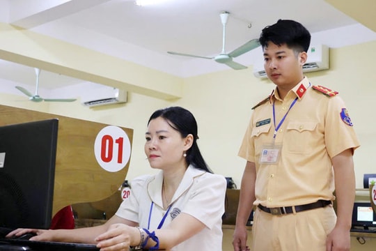 CSGT TP.HCM tăng cường sát hạch và cấp giấy phép lái xe đến 21 giờ mỗi ngày CSGT TP.HCM tăng cường sát hạch và cấp giấy phép lái xe đến 21 giờ mỗi ngày