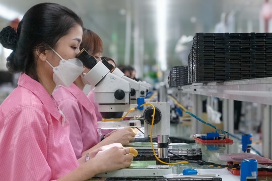 Bản tin trưa 22/7: Đề xuất điều chỉnh lương tối thiểu cho các xã, phường sau sáp nhập; Chứng khoán dự báo tăng tiếp tuần này Bản tin trưa 22/7: Đề xuất điều chỉnh lương tối thiểu cho các xã, phường sau sáp nhập; Chứng khoán dự báo tăng tiếp tuần này