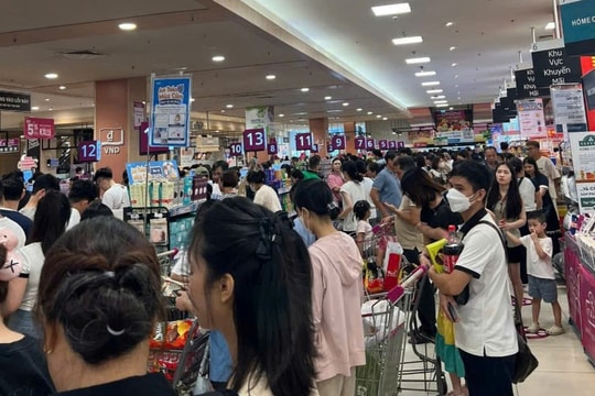 Bộ Công Thương chỉ đạo đảm bảo nguồn cung hàng hoá cho người dân trong mưa bão Bộ Công Thương chỉ đạo đảm bảo nguồn cung hàng hoá cho người dân trong mưa bão