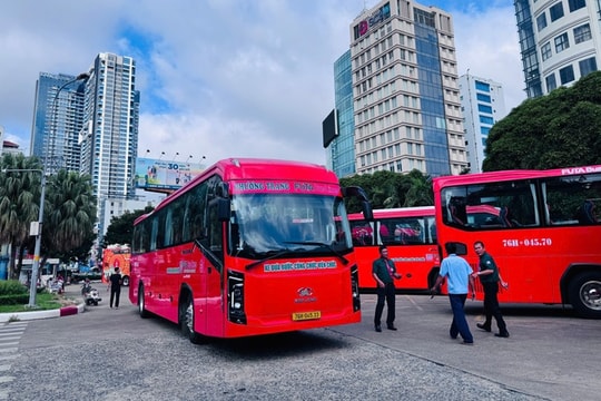 Nhu cầu sử dụng xe đưa đón cán bộ tại TP.HCM gia tăng ổn định Nhu cầu sử dụng xe đưa đón cán bộ tại TP.HCM gia tăng ổn định