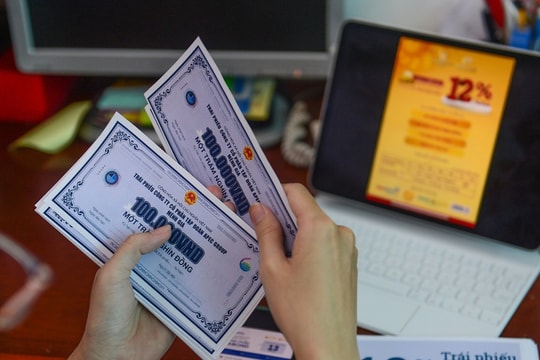 Bản tin trưa 24/7: Ngân hàng dẫn đầu thị trường trái phiếu doanh nghiệp; Hộ chiếu Việt Nam thăng hạng trên bảng xếp hạng toàn cầu Bản tin trưa 24/7: Ngân hàng dẫn đầu thị trường trái phiếu doanh nghiệp; Hộ chiếu Việt Nam thăng hạng trên bảng xếp hạng toàn cầu