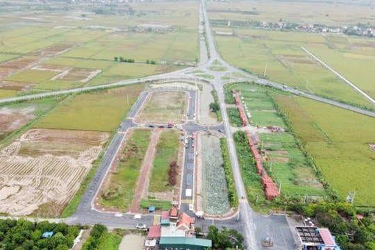 HoREA tiếp tục kiến nghị giảm thêm chi phí chuyển đổi đất lên thổ cư HoREA tiếp tục kiến nghị giảm thêm chi phí chuyển đổi đất lên thổ cư