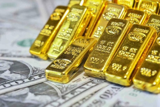 Giá vàng chịu áp lực giảm khi Mỹ đạt tiến triển trong các thỏa thuận thương mại Giá vàng chịu áp lực giảm khi Mỹ đạt tiến triển trong các thỏa thuận thương mại